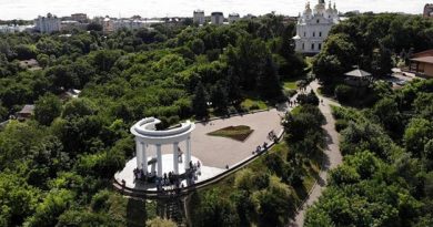 Левобережна україна. Символ Полтави - Біла альтанка, вид с квадрокоптера