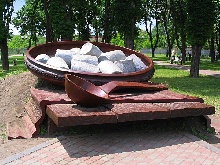Интересный отдых на выходные - Памятник галушке в Полтаве